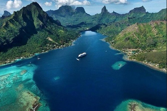 4x4 Moorea Safari Tours : With Hotel transfers - Belvedere Lookout and Moorea’s two famous bays
