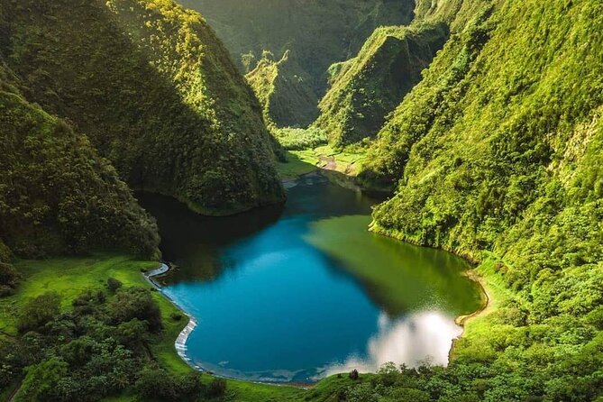 4x4 Safari HEREAKIMANU Tour in the Heart of Tahiti - The tunnel, Vaihiria Lake, and the island crossing