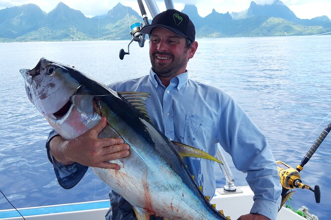 A Day of Big Game Fishing in a small group - Lunch, punch, and a taste of Moorea