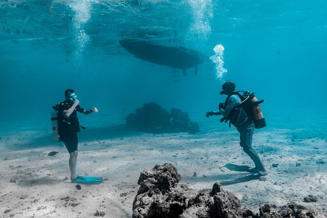 Baptism diving in the turquoise waters of Tahiti - Weather, cancellations, and small practical details