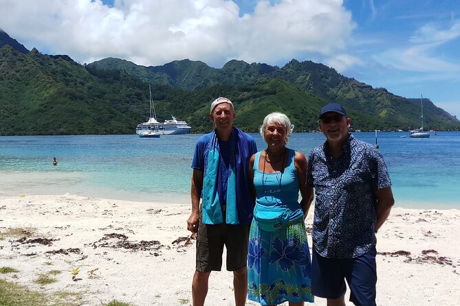Blue Pearl Private Tour - The bays, fruit factory, and island views