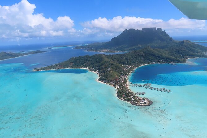 Bora Bora 30-minute Private Flight in a Light Aircraft - Meeting Georges or Francoise in the cockpit