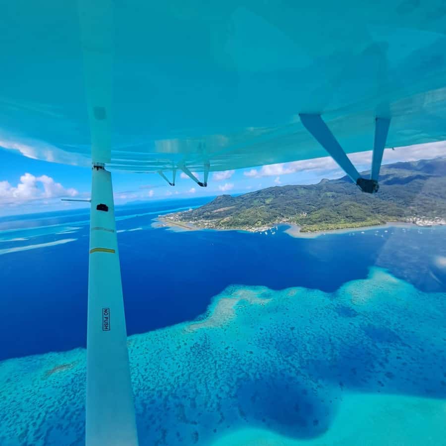 Bora-Bora 30 minutes private flight in light aircraft - Who will enjoy this flight most
