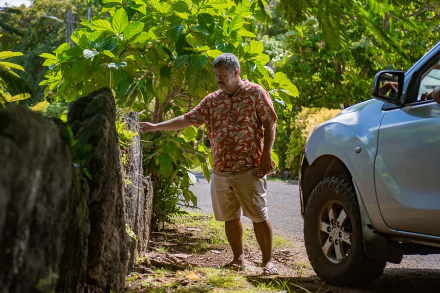Bora Bora: 4WD History & Culture Tour - The family pareu workshop
