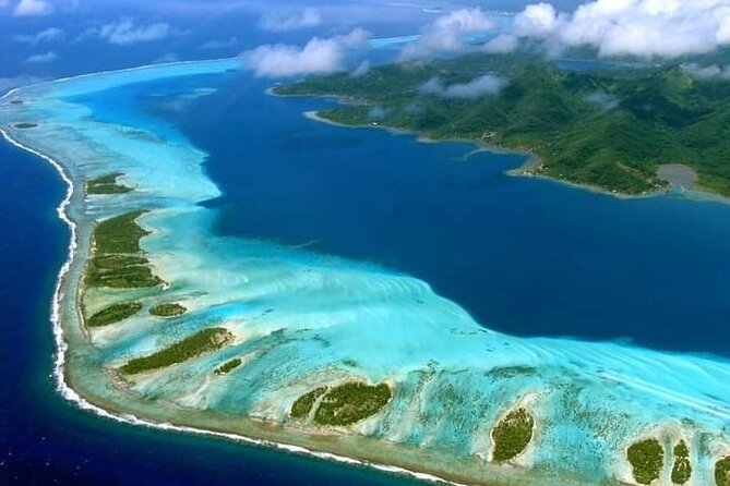 Bora Bora and the Tupai atoll the jewels of the Pacific, 45 min private flight - The flight to Tupai’s heart shape