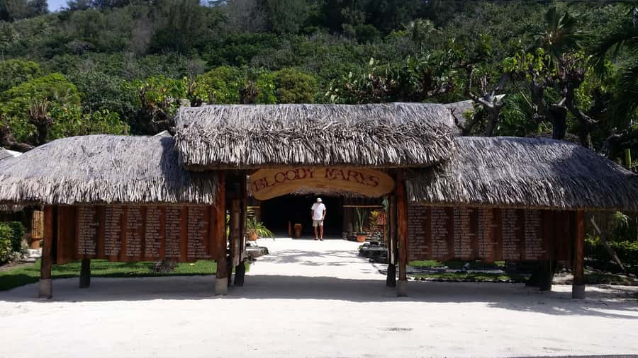 Bora Bora by Land and Sea: 4WD Safari and Snorkel - Matira Point and the island’s best angles