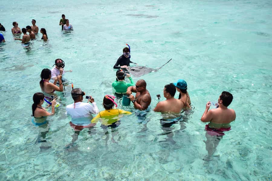 Bora Bora: Half-Day Lagoon Snorkelling Tour - The boat ride around Bora Bora