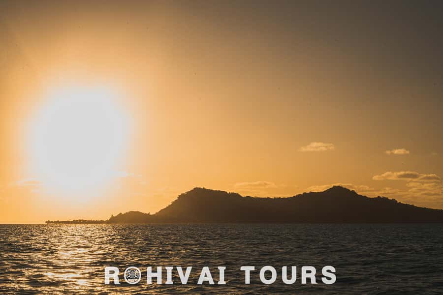 Bora Bora: Private Sunset cruise on the lagoon - Wine, appetizers, and a relaxed pace