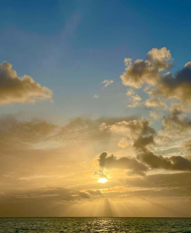 Bora Bora: Private Sunset cruise on the lagoon - The lagoon at golden hour