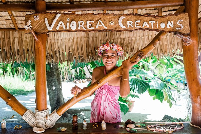 Bora Bora Snorkel Cruise by Polynesian Outrigger Canoe with BBQ Island Lunch - Manta rays and eagle rays depend on conditions