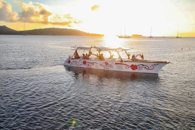 Bora Bora Sunset Cruise and Dinner at St James restaurant - Champagne, Fruit, Music, and the Changing Light