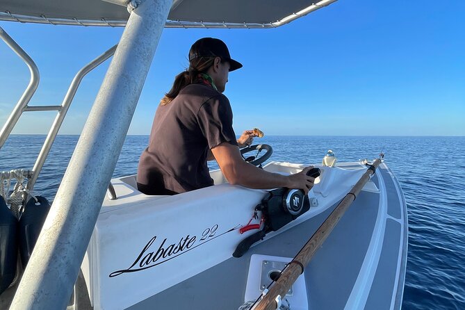 DEEP SEA FISHING 1/2 day (private group) - A Tahitian boat built for fishing