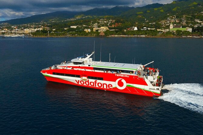 Discovering Moorea from Tahiti in 4x4 with the Ferry Terevau - Why this 4x4 ride is a useful first look at Moorea