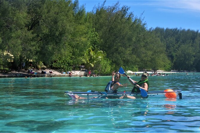 Eco guided excursion to the lagoon of Moorea in transparent kayak 1/2 day morning - A sandbank stop with fruit juice