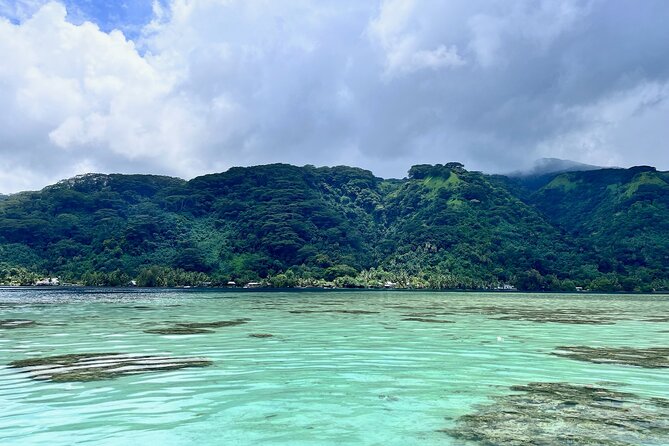 Excursion to discover the authentic Tahiti Peninsula 4:00 - Fenua Aihere and the coast of Te Pari