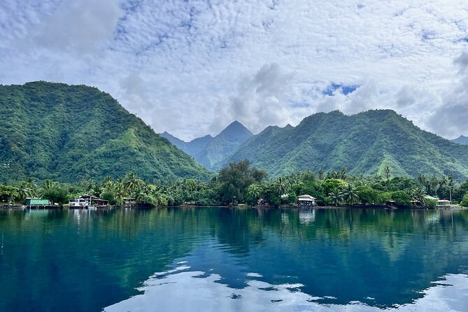 Excursion to discover the authentic Tahiti Peninsula 4:00 - Snorkeling in clear lagoon water
