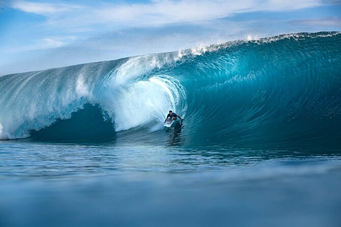 Excursion to discover the authentic Tahiti Peninsula 4:00 - A small boat and a group capped at eight