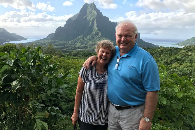 Franckyfranck tours Moorea - Tours privés // Private half day tours - Belvedere Lookout and the Rotui Mountain divide