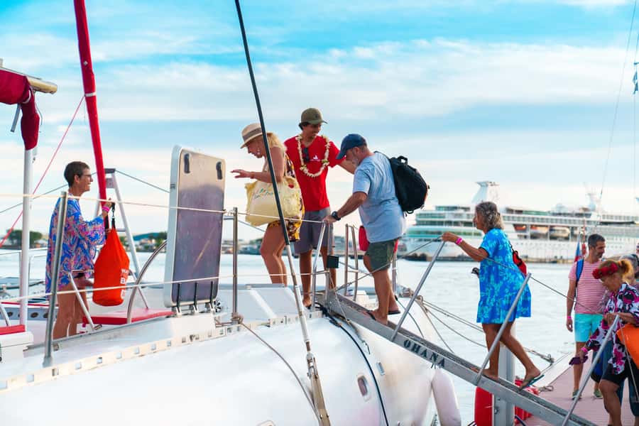 From Tahiti: Tetiaroa Island Tour by Sailing Catamaran - A Tahitian lunch back on the boat
