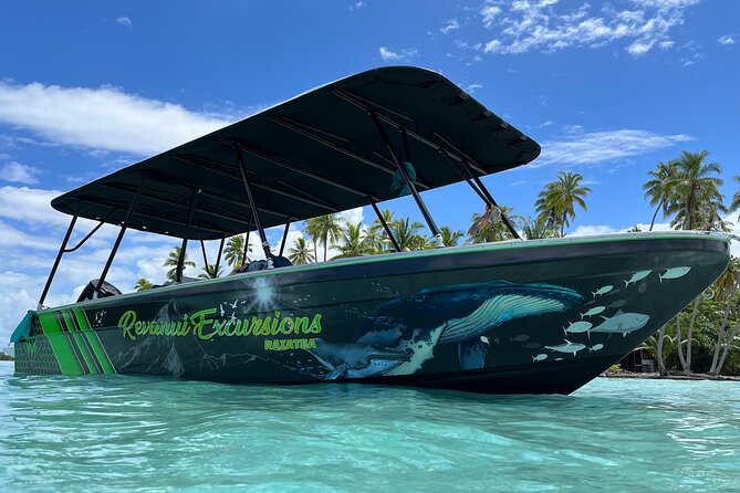 Guided tour of the island of Tahaa with Revanui Excursions - The vanilla stop: a small producer with a local connection