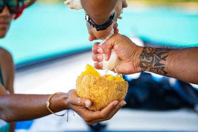 Half Day / Private Lagoon Adventure in Mo'orea - Fresh fruit, drinks, and a taste of Mo’orea