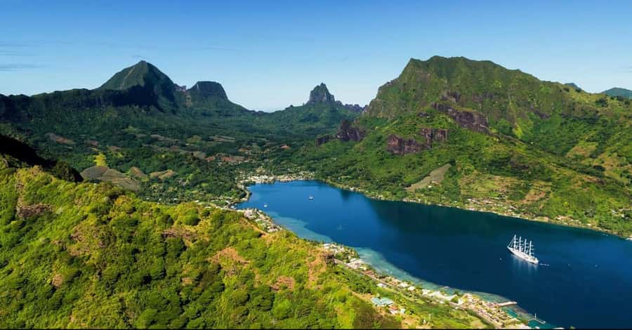 Half day Private tour of Moorea Safari Albert Pick up hotel - Starting with hotel pickup or the ferry