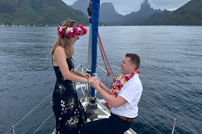 Half day whale watching - Without launch - Moorea’s peaks and the open Pacific