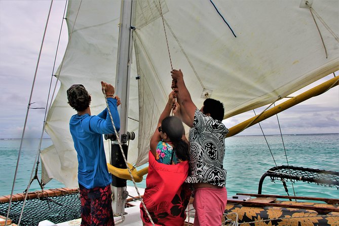 Introduction to sailing and discovering the lagoon - Sandbanks, motu, and the first lagoon stops
