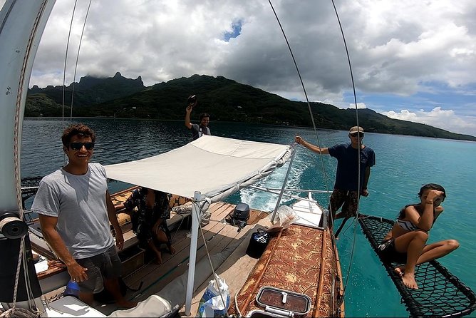 Introduction to sailing and discovering the lagoon - Following Polynesian navigation around Moorea