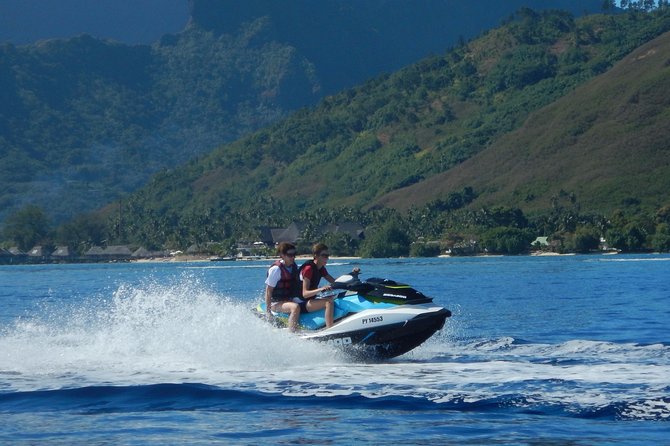 Jet-Ski Découverte 1H00 Jet Ski excursion to Moorea (Single or two-seater) - Riding from Opunohu Bay toward Moorea’s northwest coast