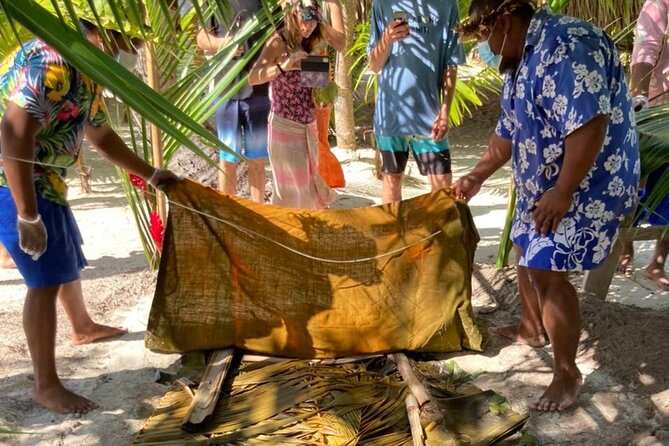 Lagoon Snorkeling Tour with Tahitian Oven Lunch in Bora Bora - Meeting Bora Bora’s stingrays