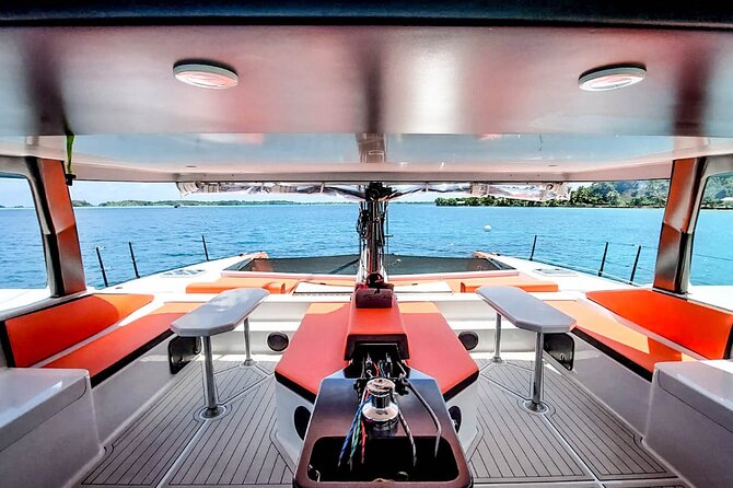 LUXURY PRIVATE Catamaran Bora Bora : Half-Day Trip - Paradise Bay and the floating bar