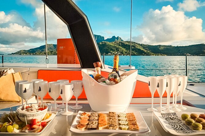 LUXURY PRIVATE Catamaran Bora Bora : The Sunset Escape - A sunset built around Bora Bora’s lagoon