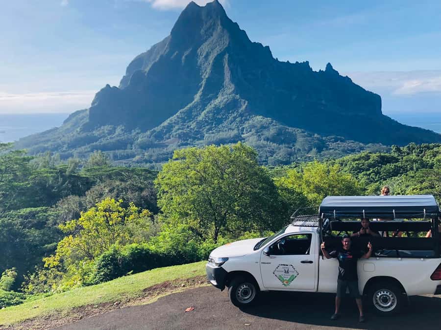 Moorea:4X4 safari excursion between land and sea with lunch - Opunohu Valley, river crossings, and pineapple fields