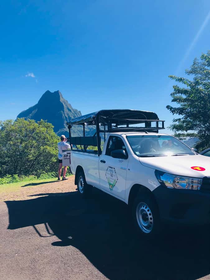 Moorea:4X4 safari excursion between land and sea with lunch - Magic Mountain and the first big view