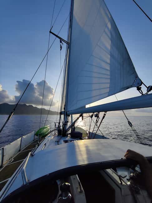 Moorea: private sunset sailing tour - Moorea from the Pacific side