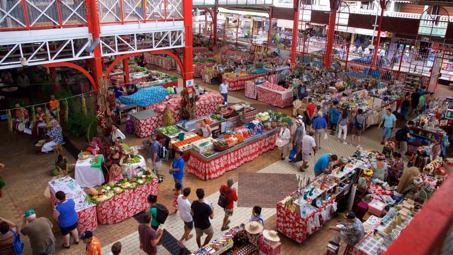 Papeete : walking tour - The municipal market is the liveliest stop