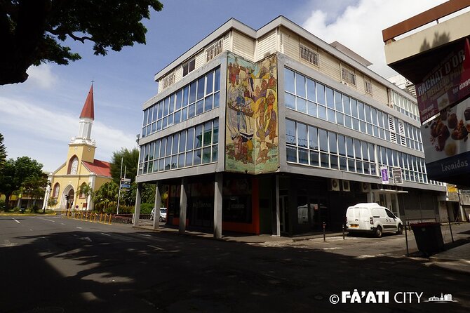 Papeete Walking Tour - Tahiti - Meeting Christian at the Papeete tourist office