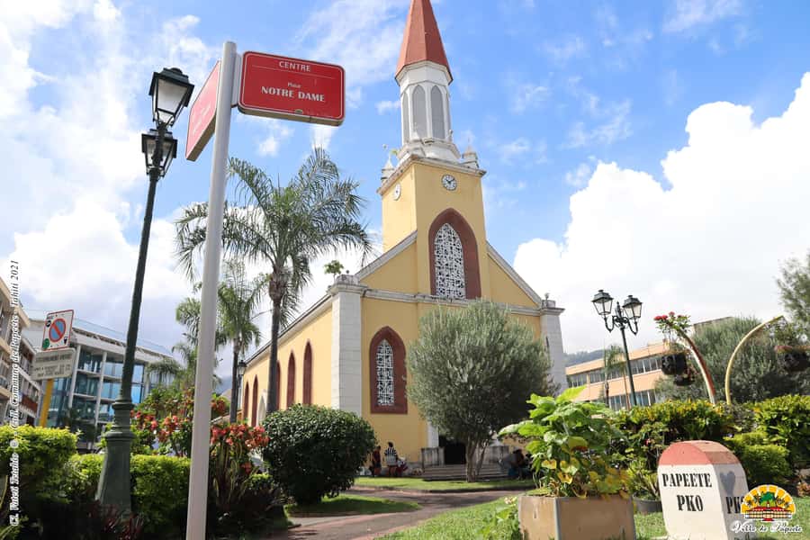 Papeete : walking tour - Starting near the waterfront at Tahiti Tourisme