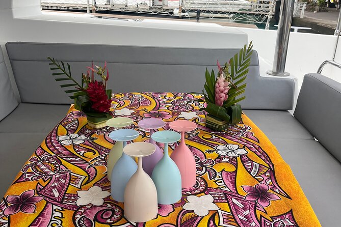 Polynesian atmosphere in Bora Bora Lagoon, Tapas and Cocktail - Who will enjoy this most