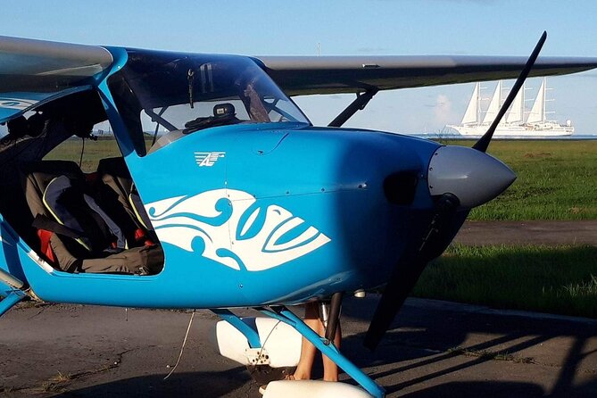 Private 30-minute flight downwind of Huahine - Seeing Huahine’s long shape from the air