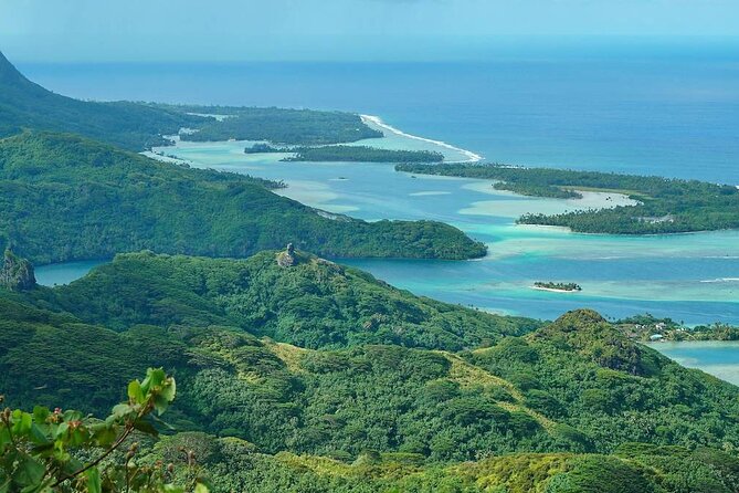 Private 30-minute flight downwind of Huahine - Who will enjoy this flight most