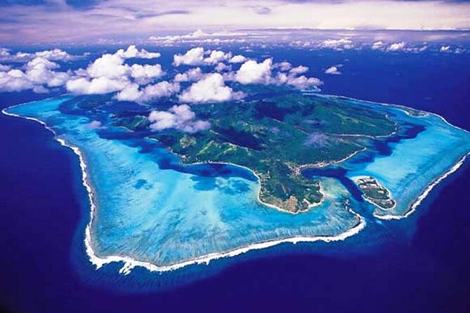 Private 30-minute flight downwind of Huahine - Why the private two-person setup matters