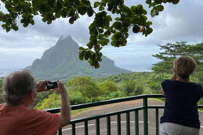 Private excursion to Moorea, photo tour & immersive discovery - Cook’s Bay and the view toward Paopao