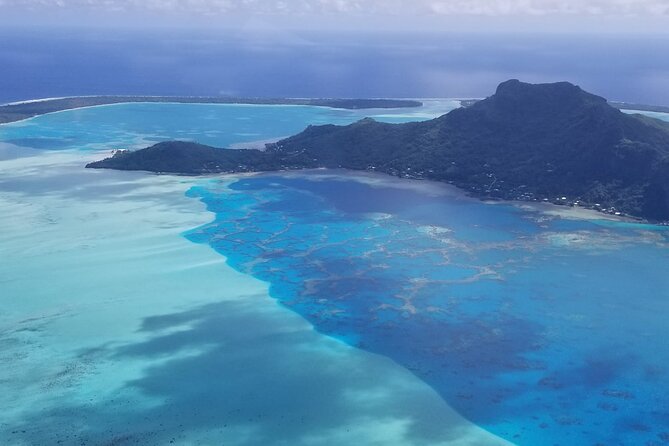 Private flight, in a light plane over the Polynesian motus from Raiatea - Who will enjoy this most