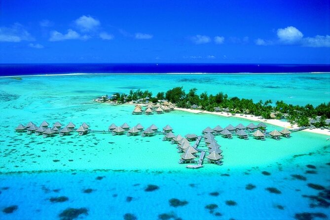Private flight, in a light plane over the Polynesian motus from Raiatea - Why the motus look different from the air