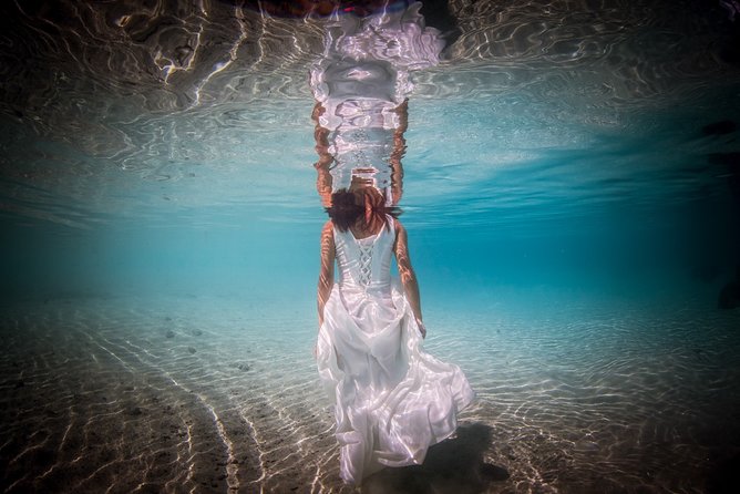 Private Full Day Aquatic Photo Tour + Resort Photo-Shoot (All inclusive) - Lunch and quiet time at the motu