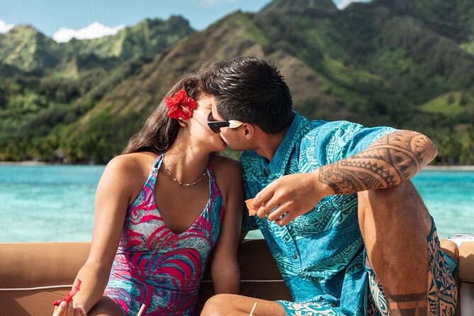 Private lagoon tour (rays, sharks, turtles) by boat in Moorea - Cook’s Bay and Opunohu Bay from the water