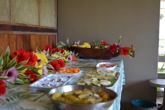 Private Safari Adventure Tour in Bora Bora with Local Guide - What the guide commentary adds