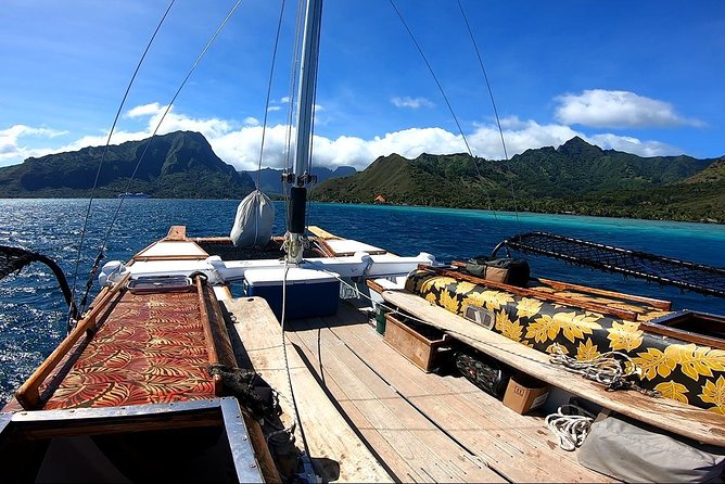 Private sailing adventure - A flexible four-and-a-half-hour route through Moorea’s lagoon